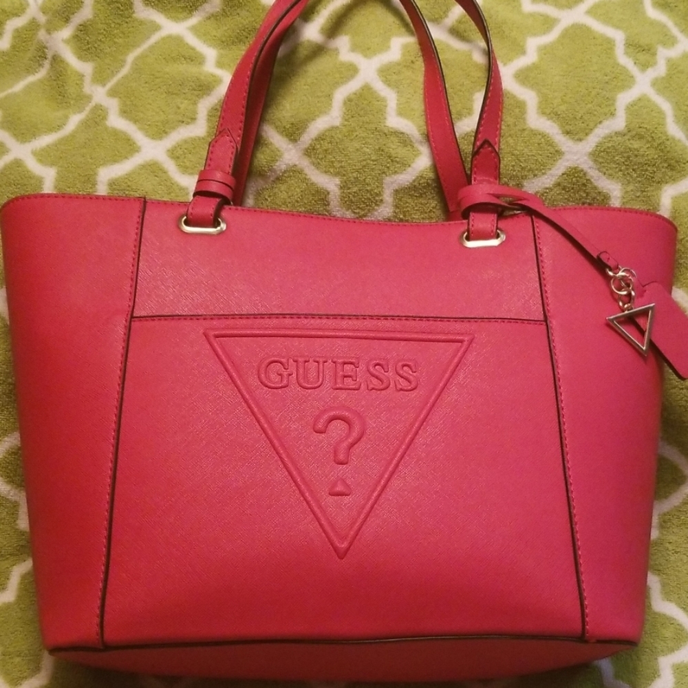Guess tote